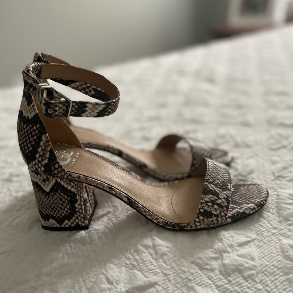 Gianni Bini snakeskin block heels size 8.5 worn 2 times